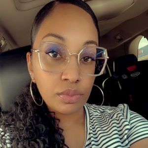 Meet your Posher, Crystal